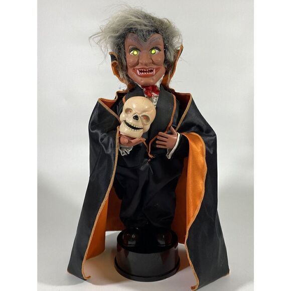 Vintage HALLOWEEN Vampire Rennoc Dracula Lights Up DOESN'T MOVE 17”